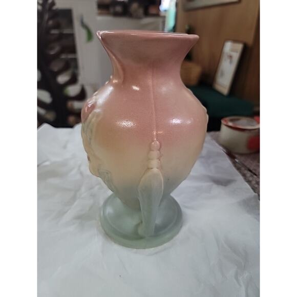 HULL POTTERY PINK AND BLUE 8-1/2 " VASE MAGNOLIA PATTERN # 2 - Picture 7 of 8